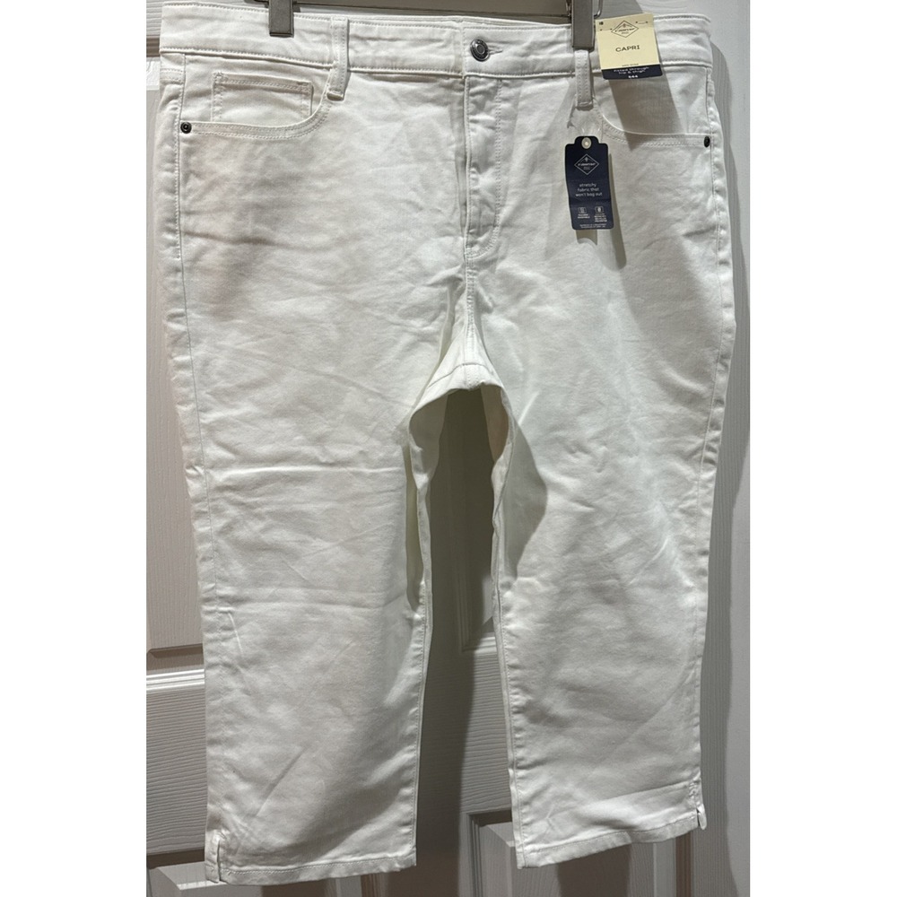 St. John’s Bay White Capri Mid Rise Fitted Through Hips Size 18 New with Tags